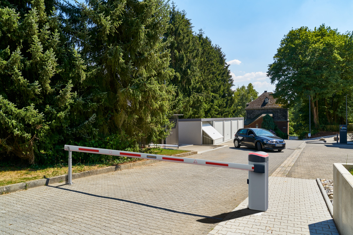 Szlaban Hormann SH50 na parkingu